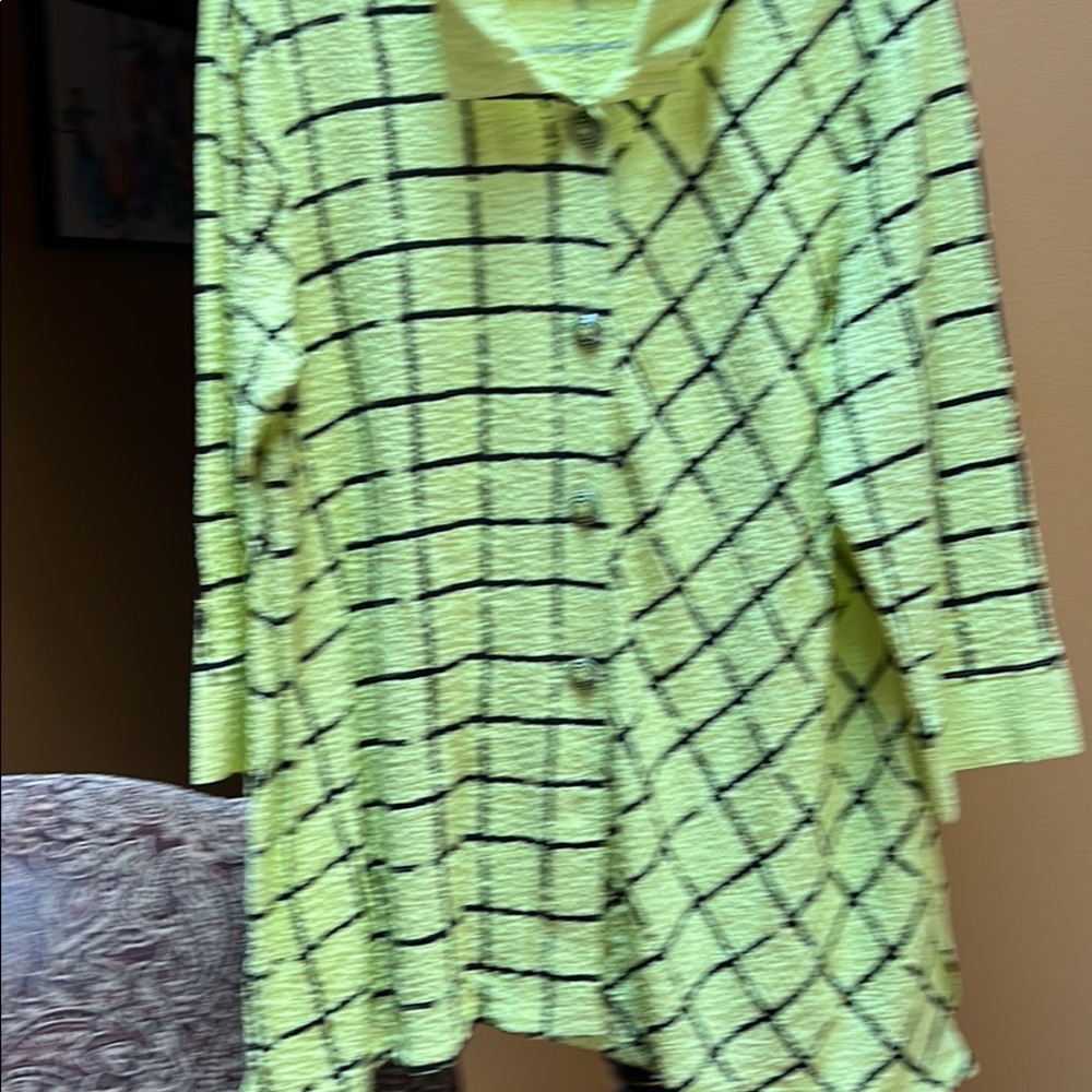 Ali Mile Womans  XL Dress Shirt. Yellow and Black.